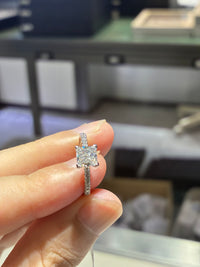 For laura (18k white gold 1.02ct D/vs1 Princess cut ring)