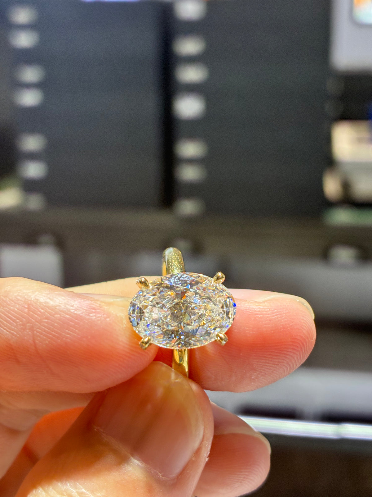 For Leeann Customization(18k white gold 5.06ct D/vs1 oval ring And 18k white gold band )