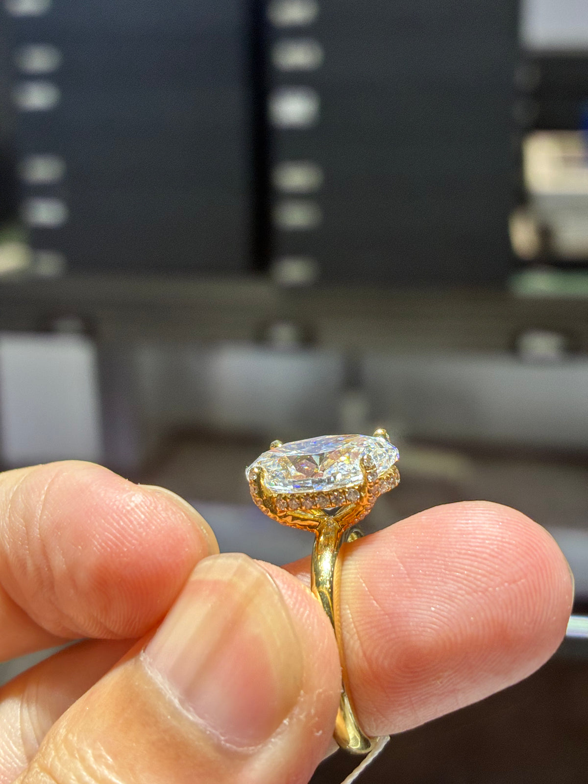 For Leeann Customization(18k white gold 5.06ct D/vs1 oval ring And 18k white gold band )