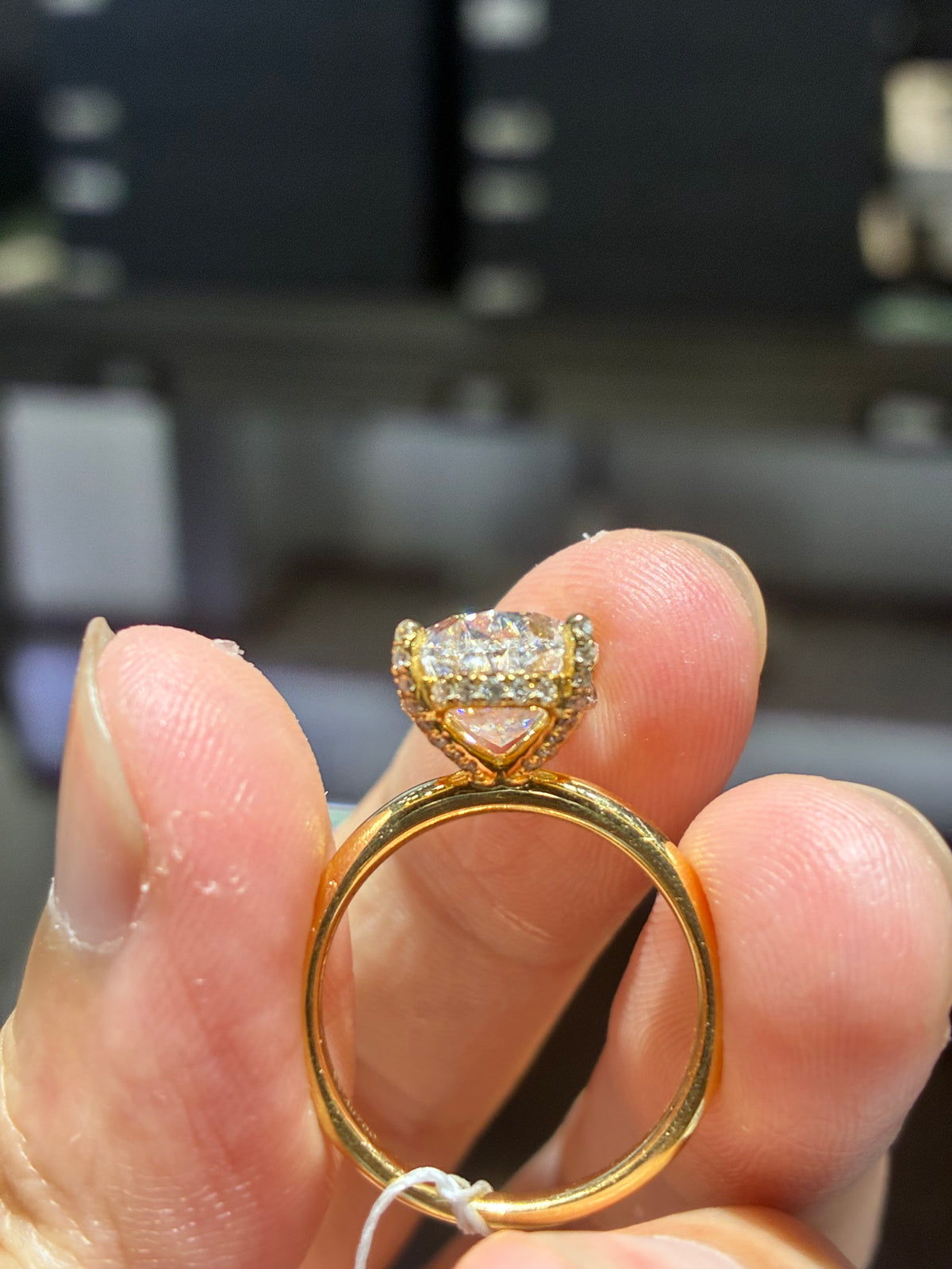 For Leeann Customization(18k white gold 5.06ct D/vs1 oval ring And 18k white gold band )