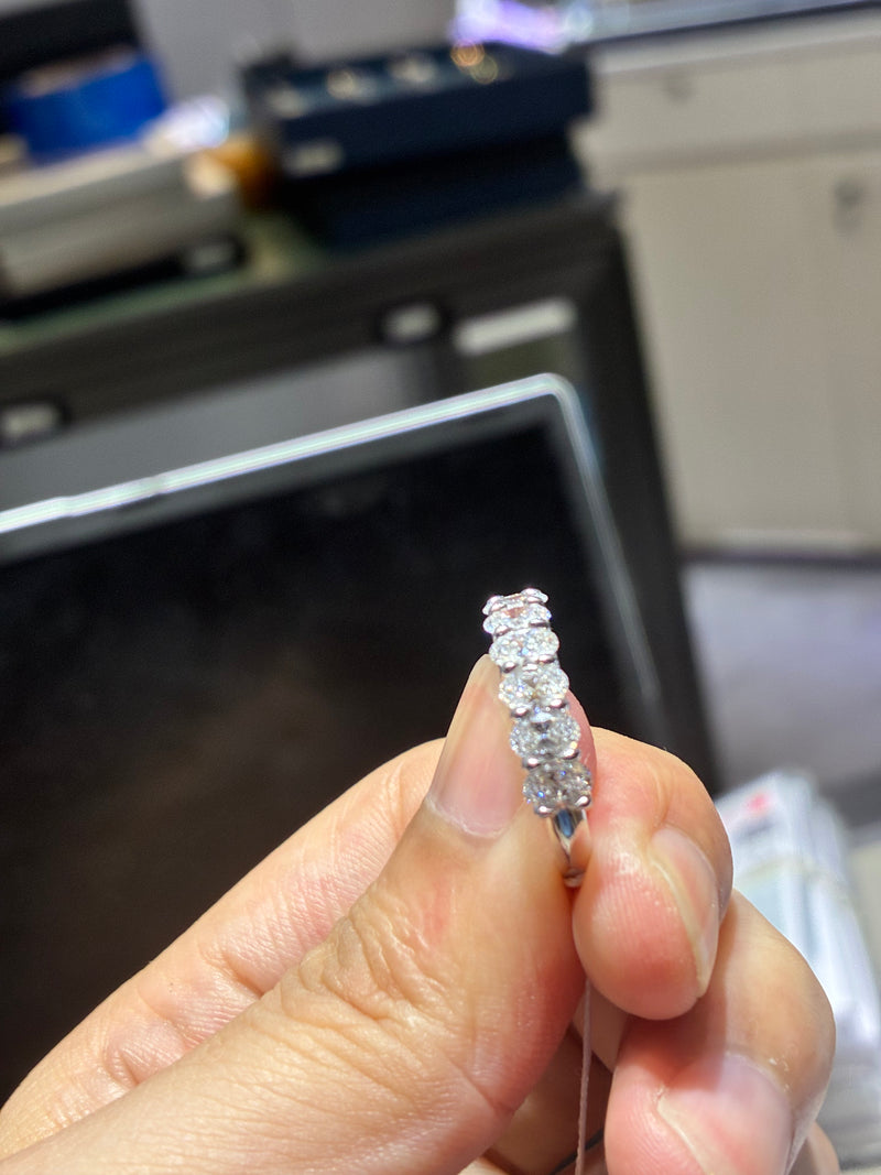For Leeann Customization(18k white gold 5.06ct D/vs1 oval ring And 18k white gold band )