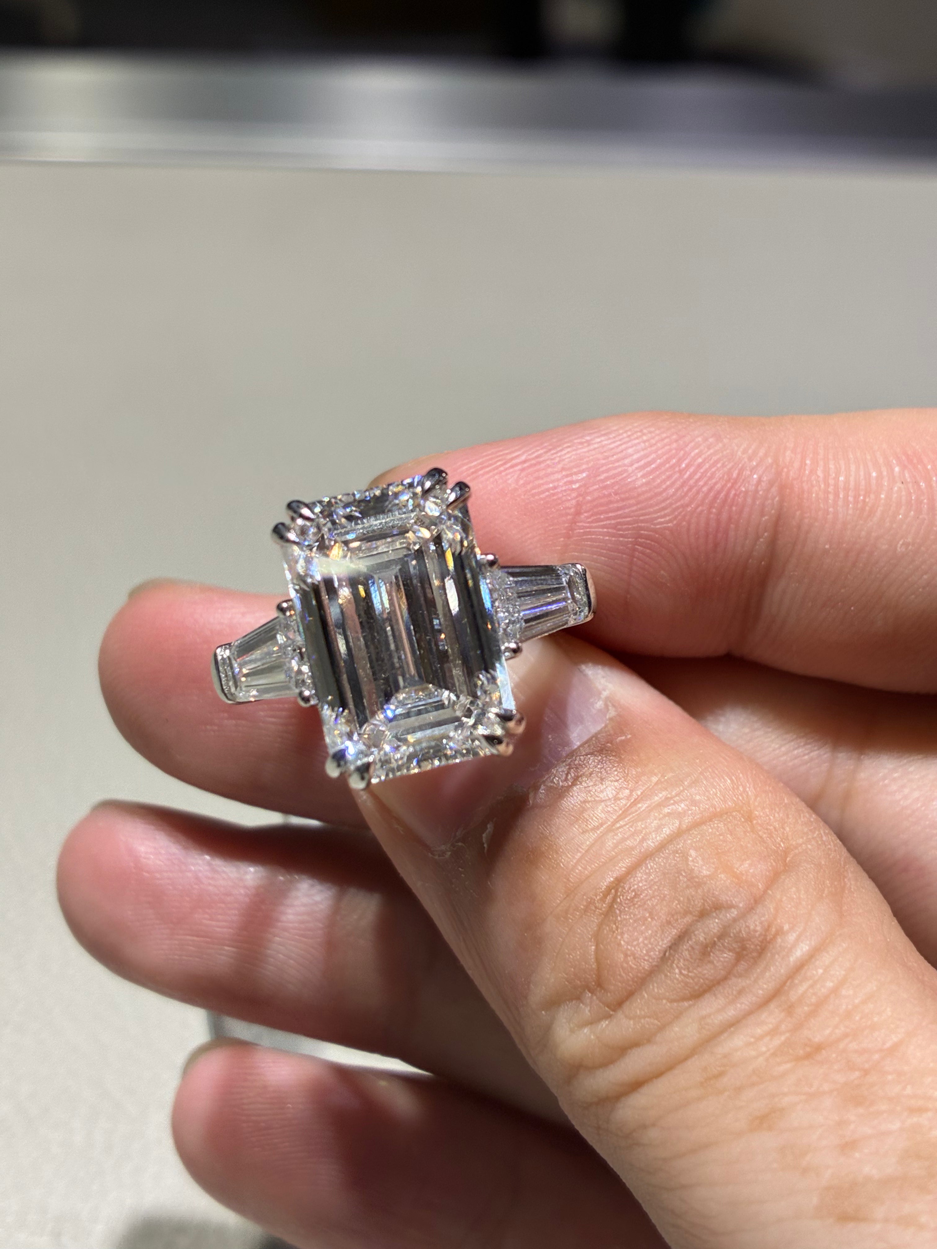 For Michael Shulman Customization (18k yellow gold 10.49ct Emerald E/vvs2 ring)