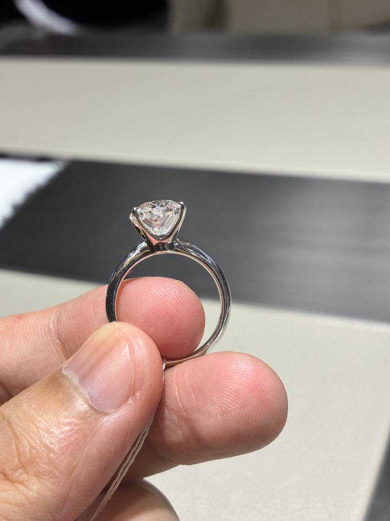 for Guerline Blaise （18k white gold 5.05ct E/vvs2 oval ring）