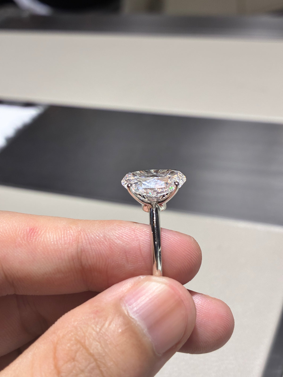for Guerline Blaise （18k white gold 5.05ct E/vvs2 oval ring）