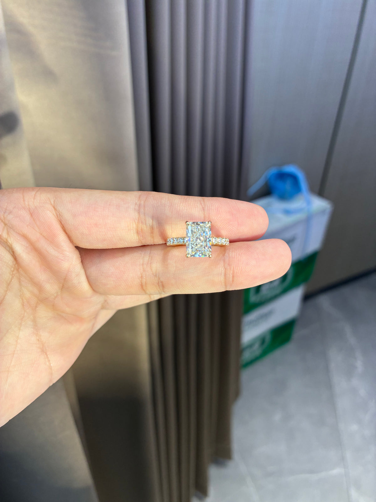 Deposit For Meli_12277 14k white gold ring with 3ct E vvs2 diamond And 0.55ct side stones