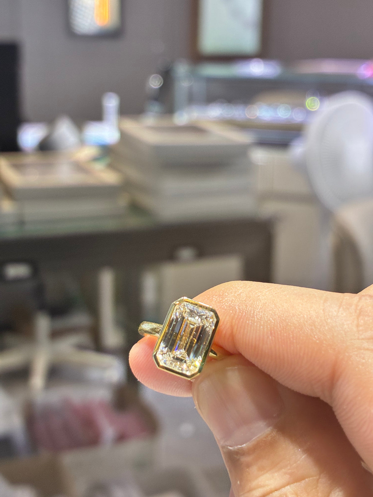 for LindseyyBravo （18k yellow gold 10ct Elongated emerald cut E/vvs ring）Customization deposit