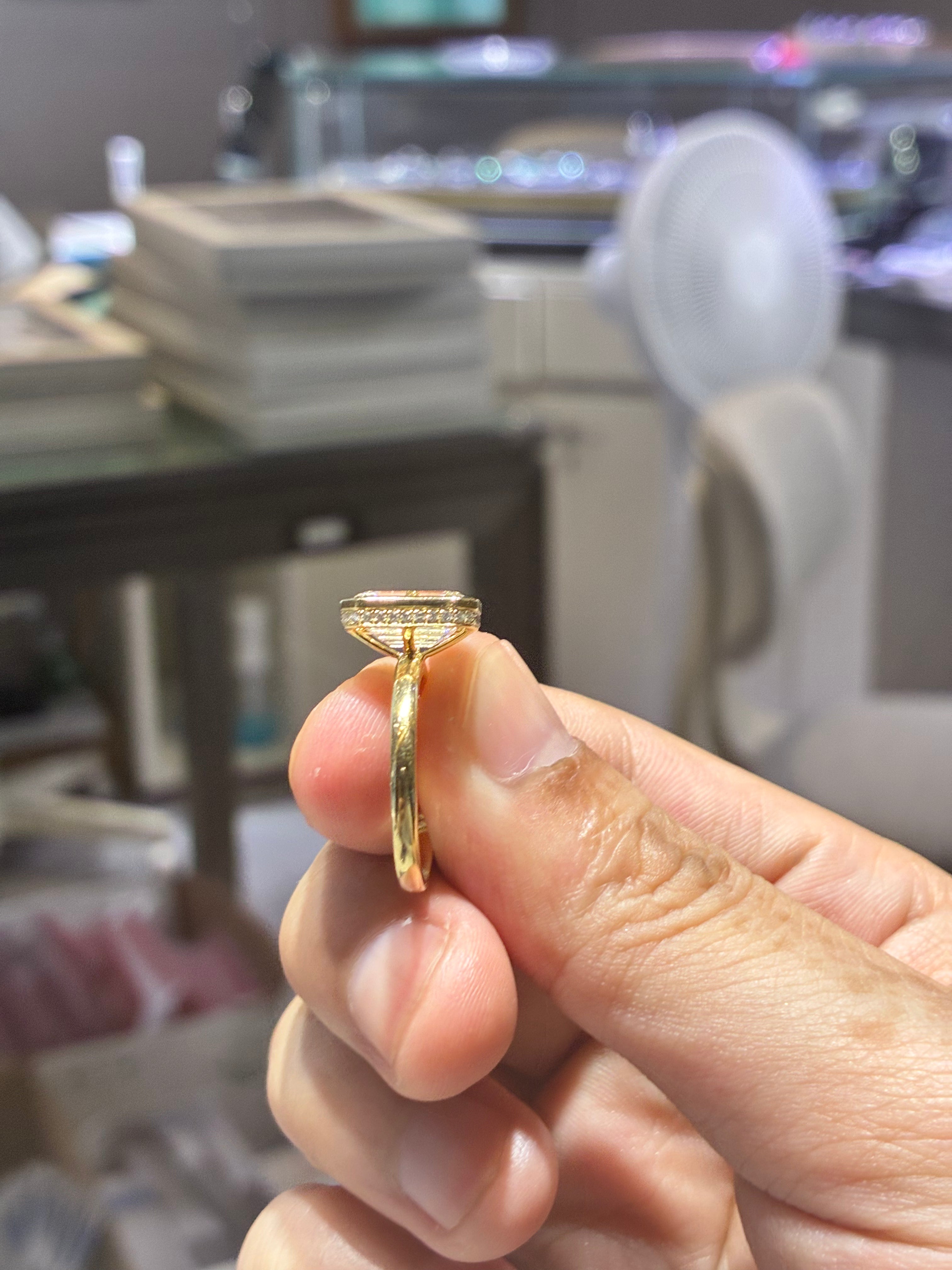 for LindseyyBravo （18k yellow gold 10ct Elongated emerald cut E/vvs ring）Customization deposit