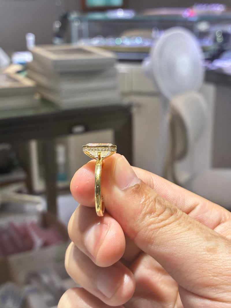 for LindseyyBravo （18k yellow gold 10ct Elongated emerald cut E/vvs ring）Customization deposit