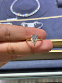 For Stephanie 18k yellow gold ring with 4ct diamond Includes IGI + GIL certificates