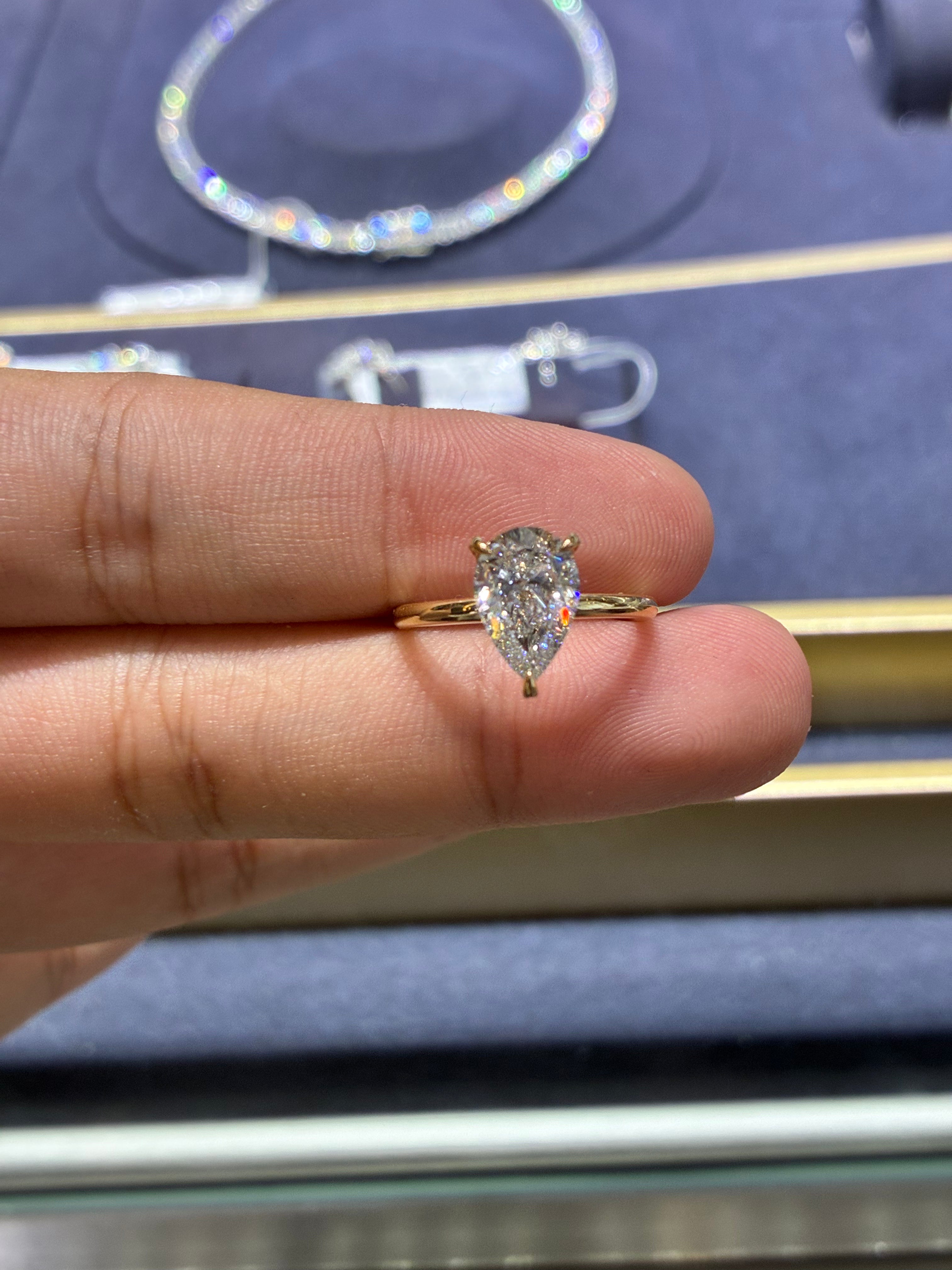 For Stephanie 18k yellow gold ring with 4ct diamond Includes IGI + GIL certificates