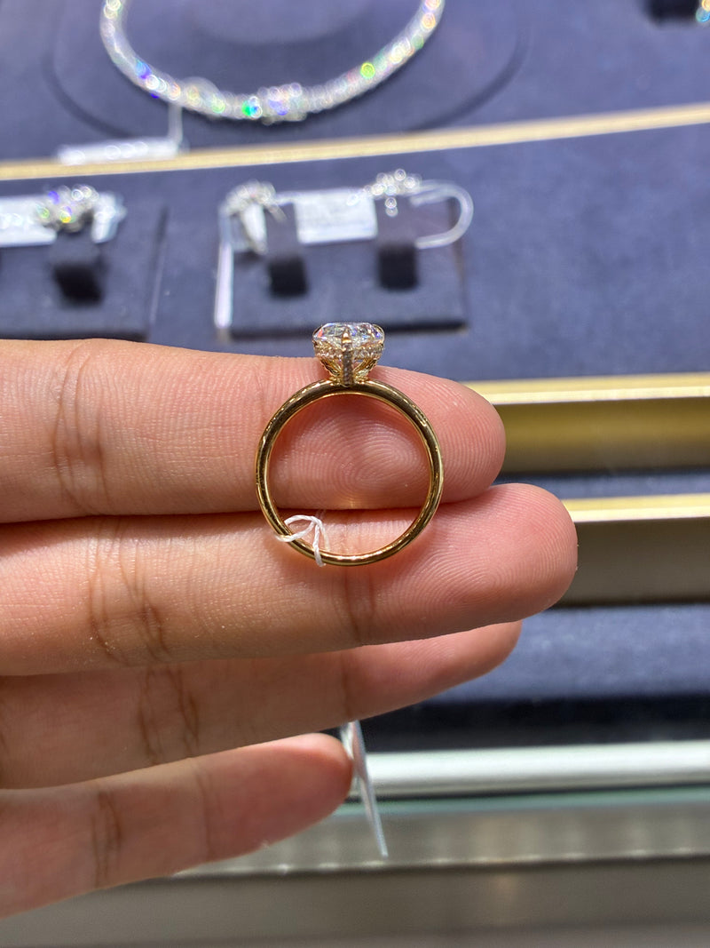 For Stephanie 18k yellow gold ring with 4ct diamond Includes IGI + GIL certificates