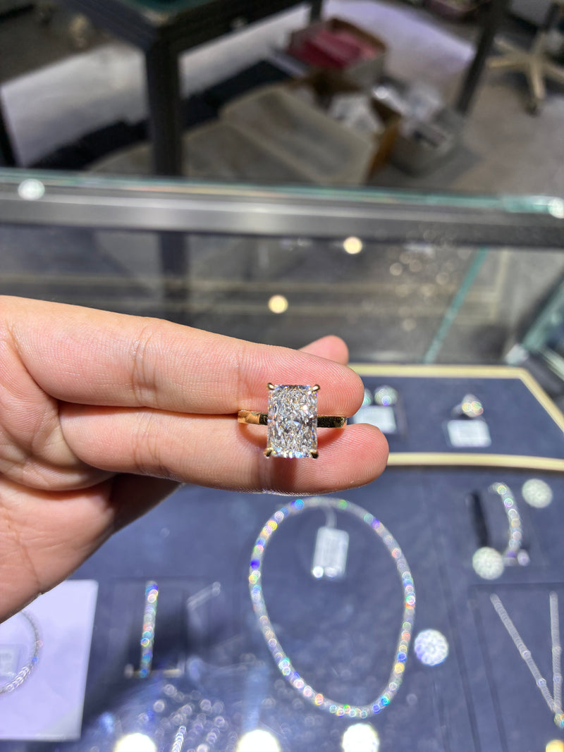 For Sophie V.Booga 18k yellow gold ring with 5.050ct/1p diamond