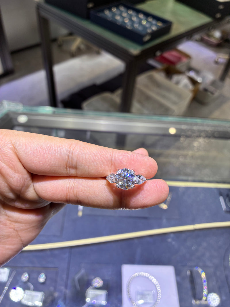 For hannar1314 platinum ring with 3ct diamond and 0.9ct side diamond E vs1