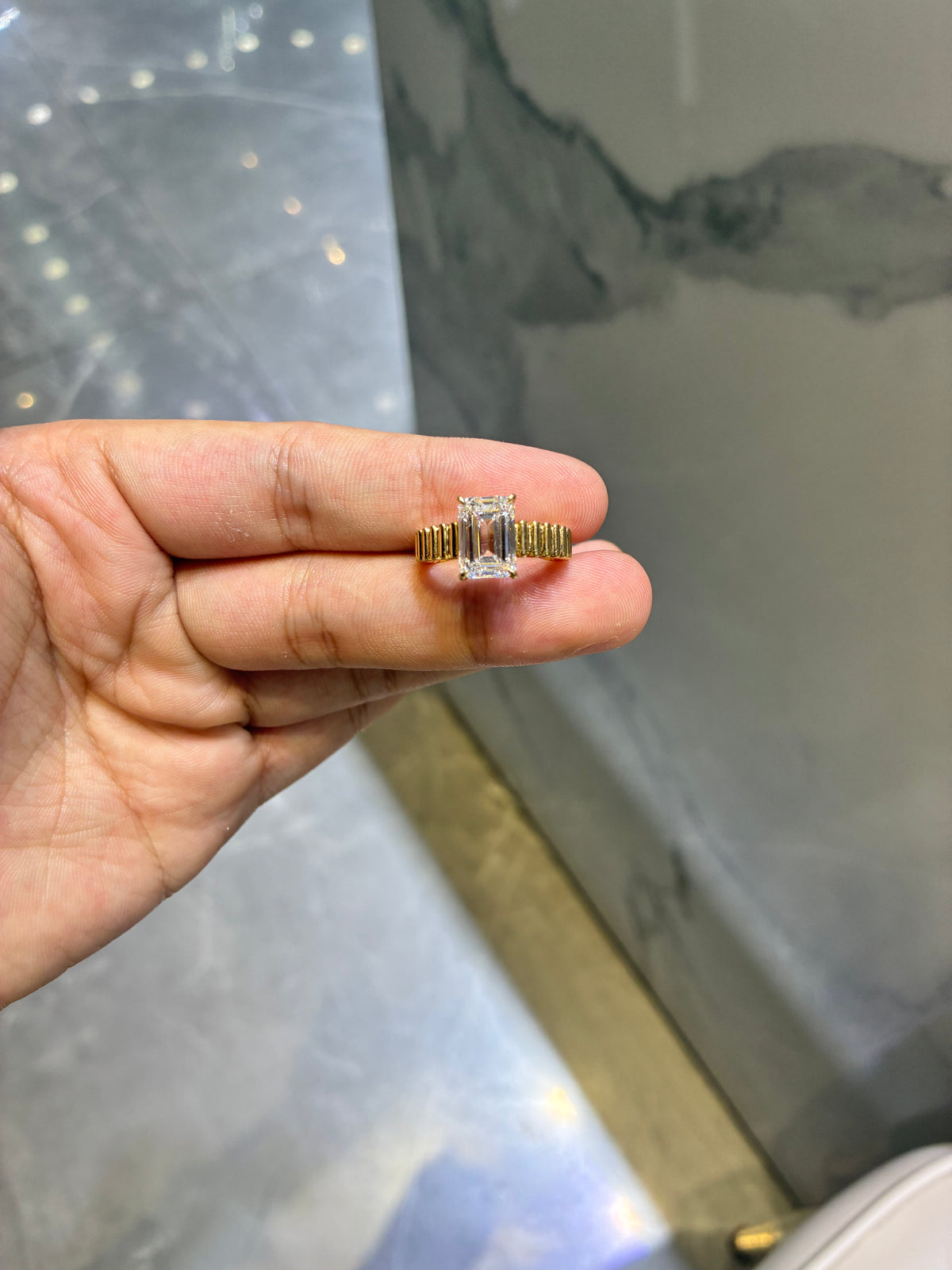 For NC 18k yellow gold ring with 3.380 D vvs2 diamond