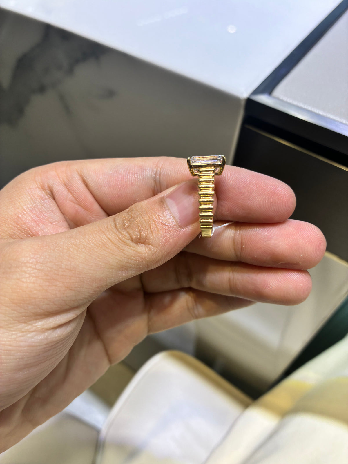 For NC 18k yellow gold ring with 3.380 D vvs2 diamond
