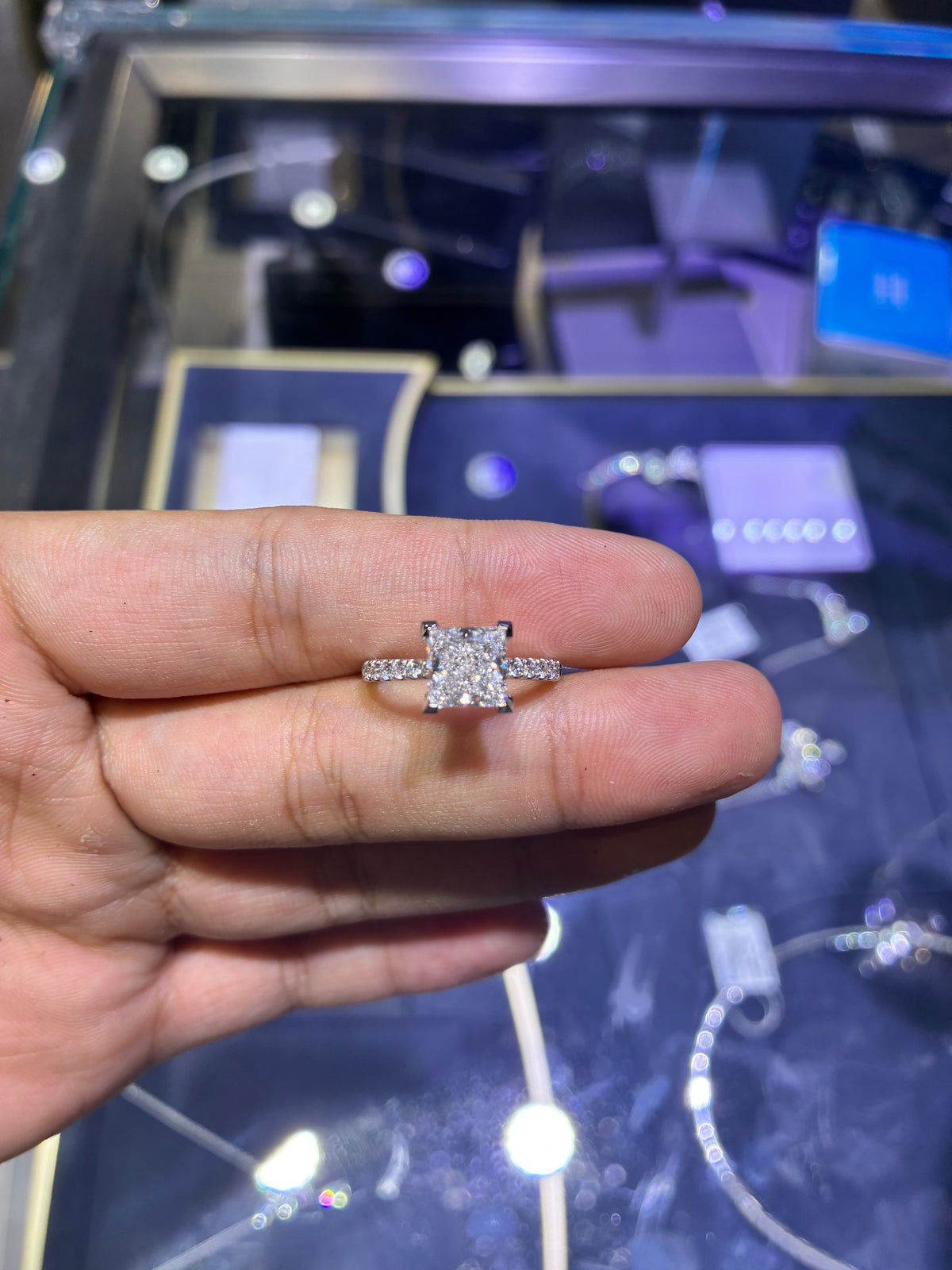 For KikiBlu005 18k white gold ring with 2.010ct and 0.237ct side diamonds