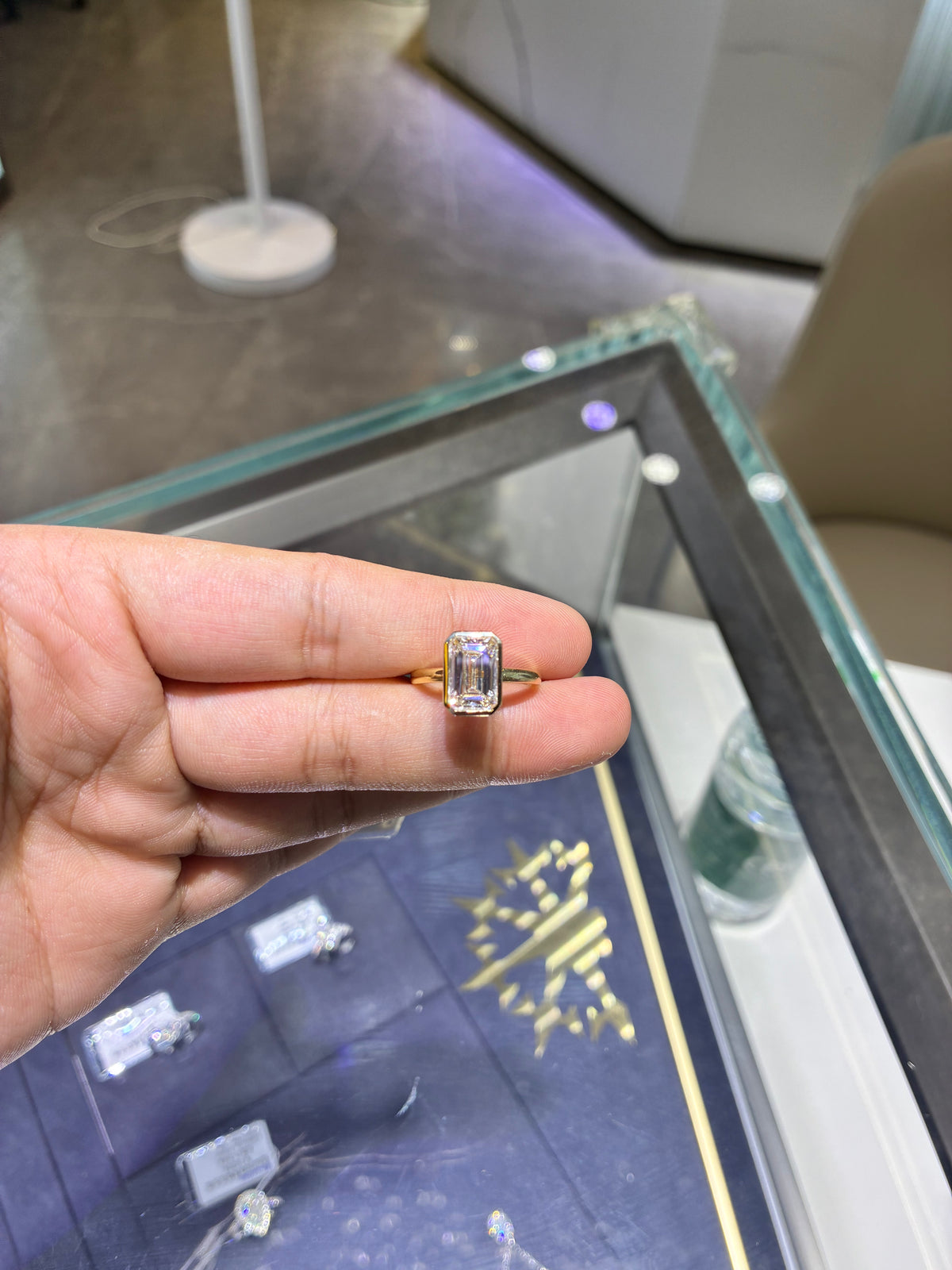 For Hector 14k yellow gold ring with 3.060ct diamond and 0.118ct side diamonds