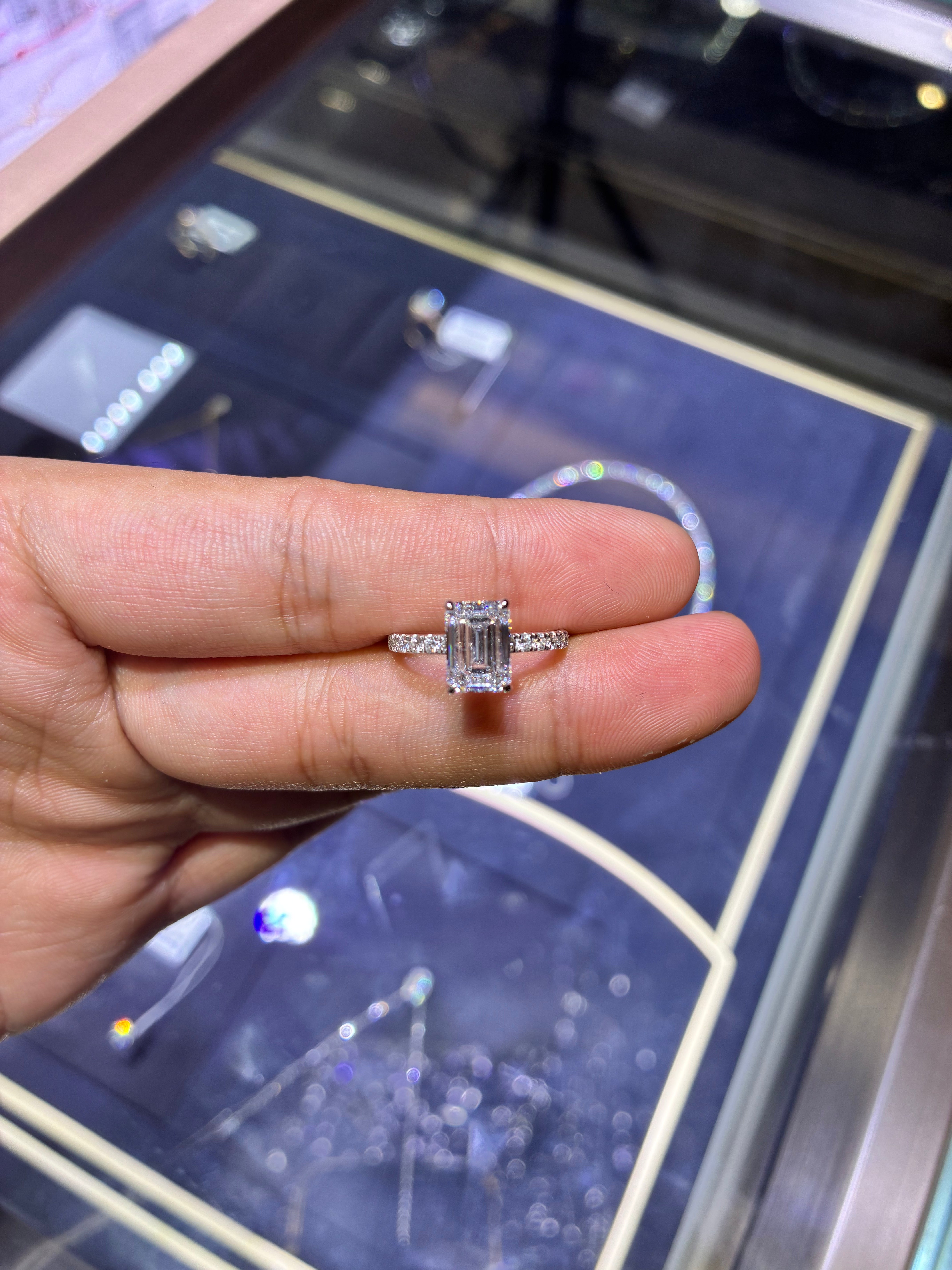 For JSECAKES 18k white gold ring with 2.0ct D VVS2 main diamond
