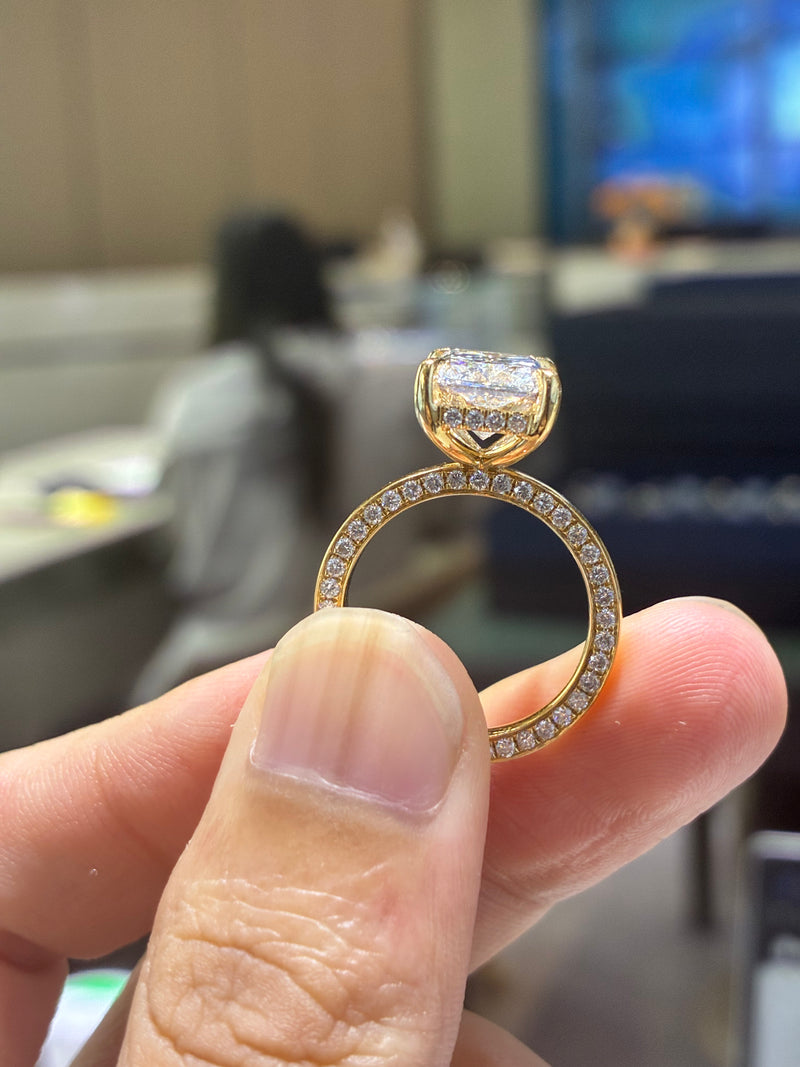 for Saedira💕 （18k gold 5.05ct E/vs1 Radiant cut with a hidden halo.）