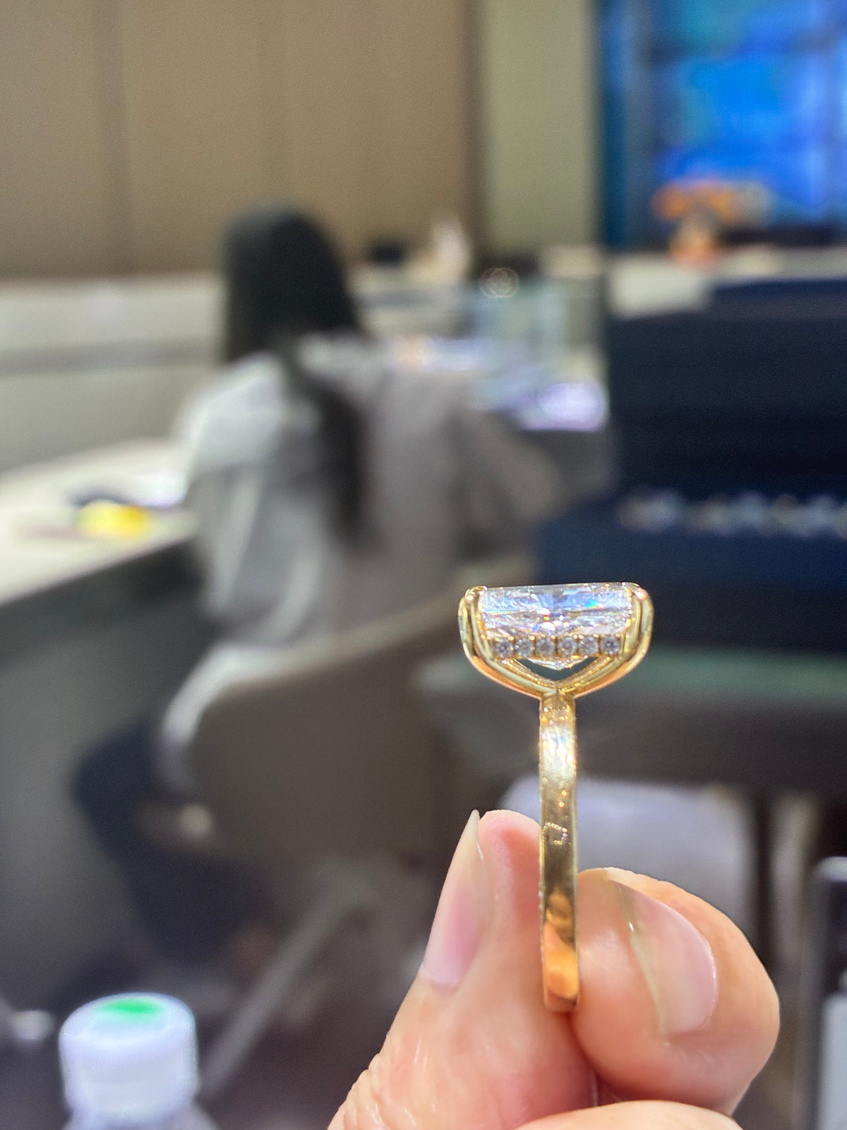 for Saedira💕 （18k gold 5.05ct E/vs1 Radiant cut with a hidden halo.）