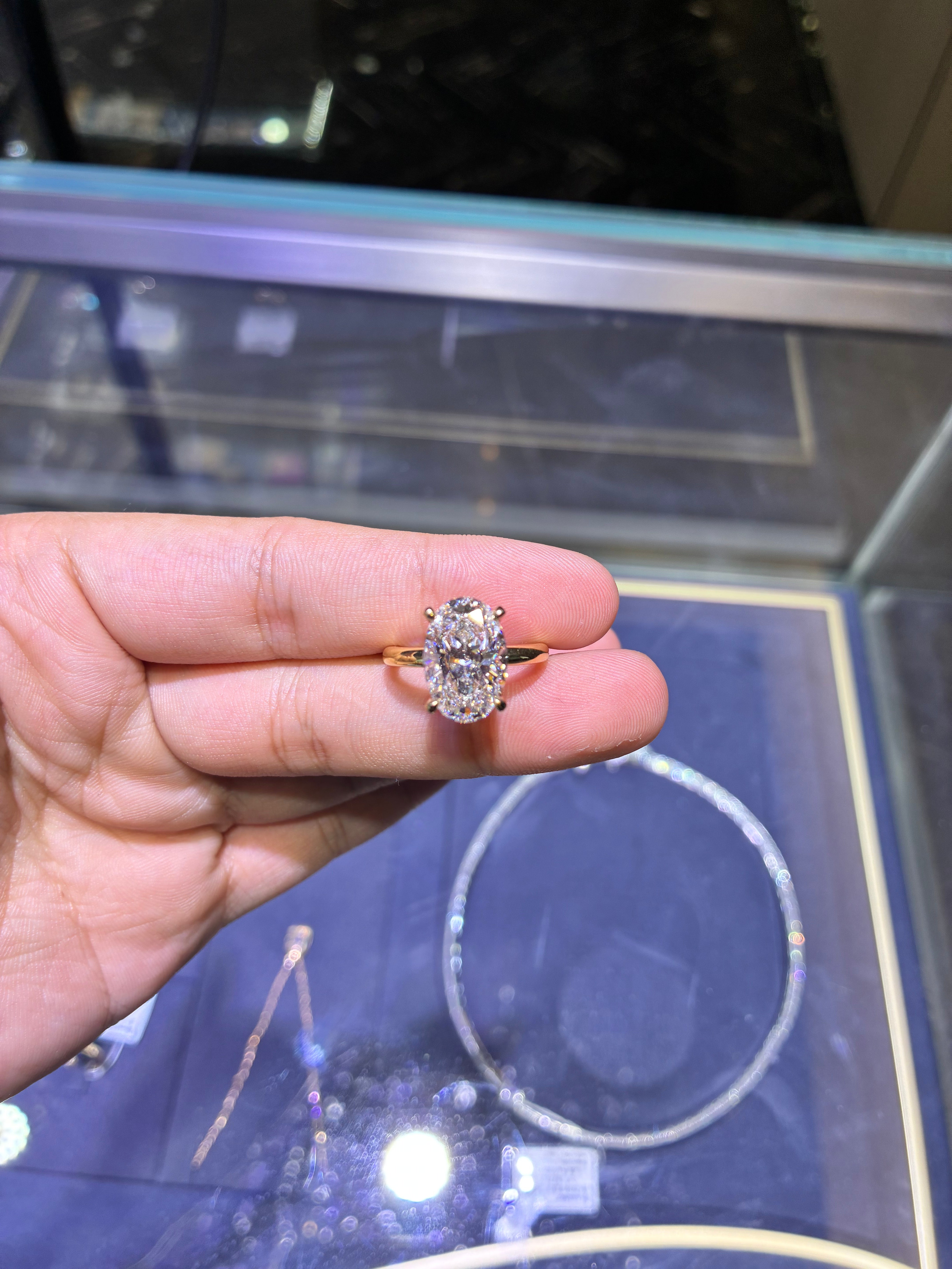 For aCuteAngle 18k yellow gold ring with 5ct main diamond