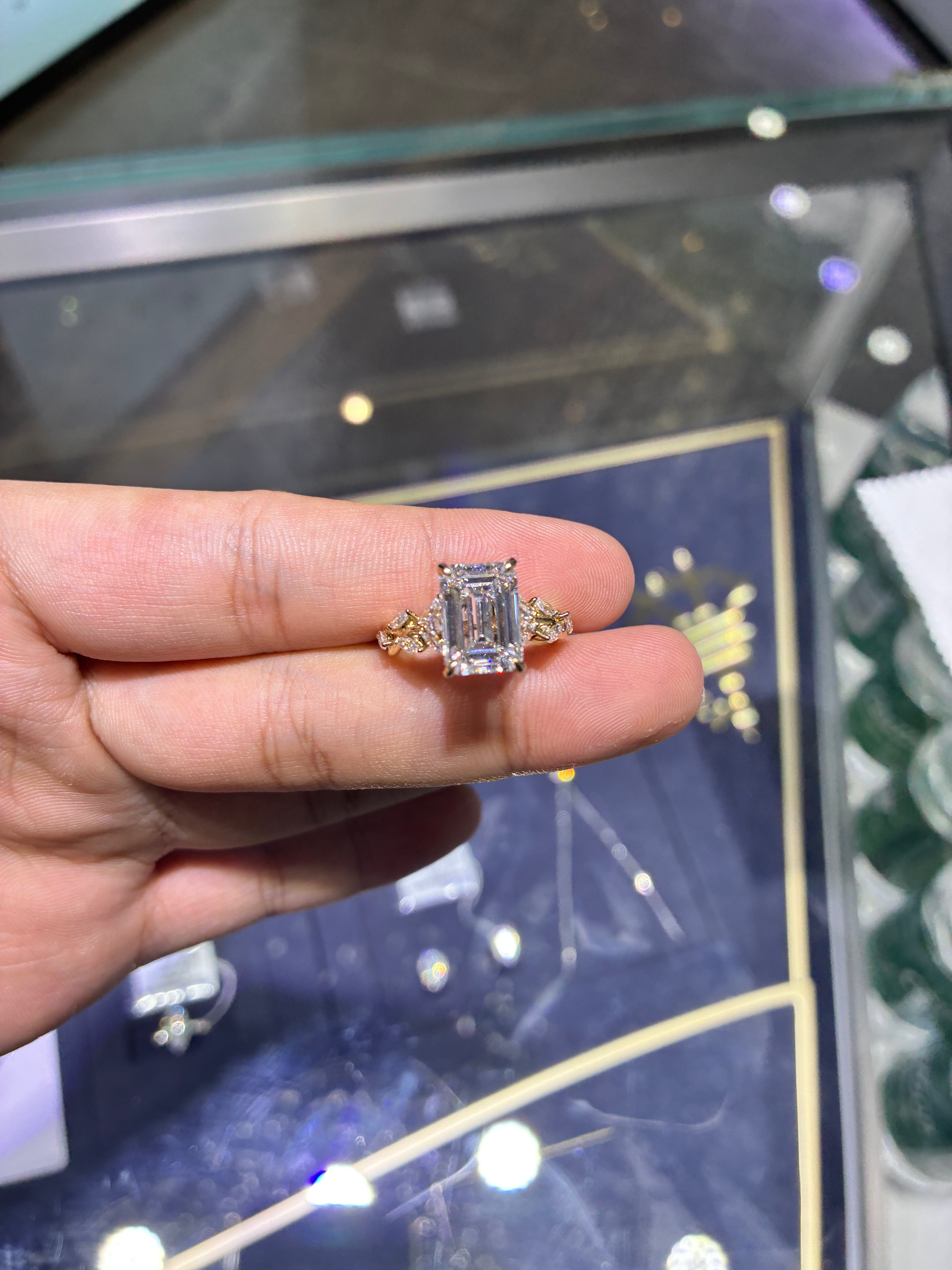 For Omar ayar 14k yellow gold ring with 4.090ct E VS1 main diamond