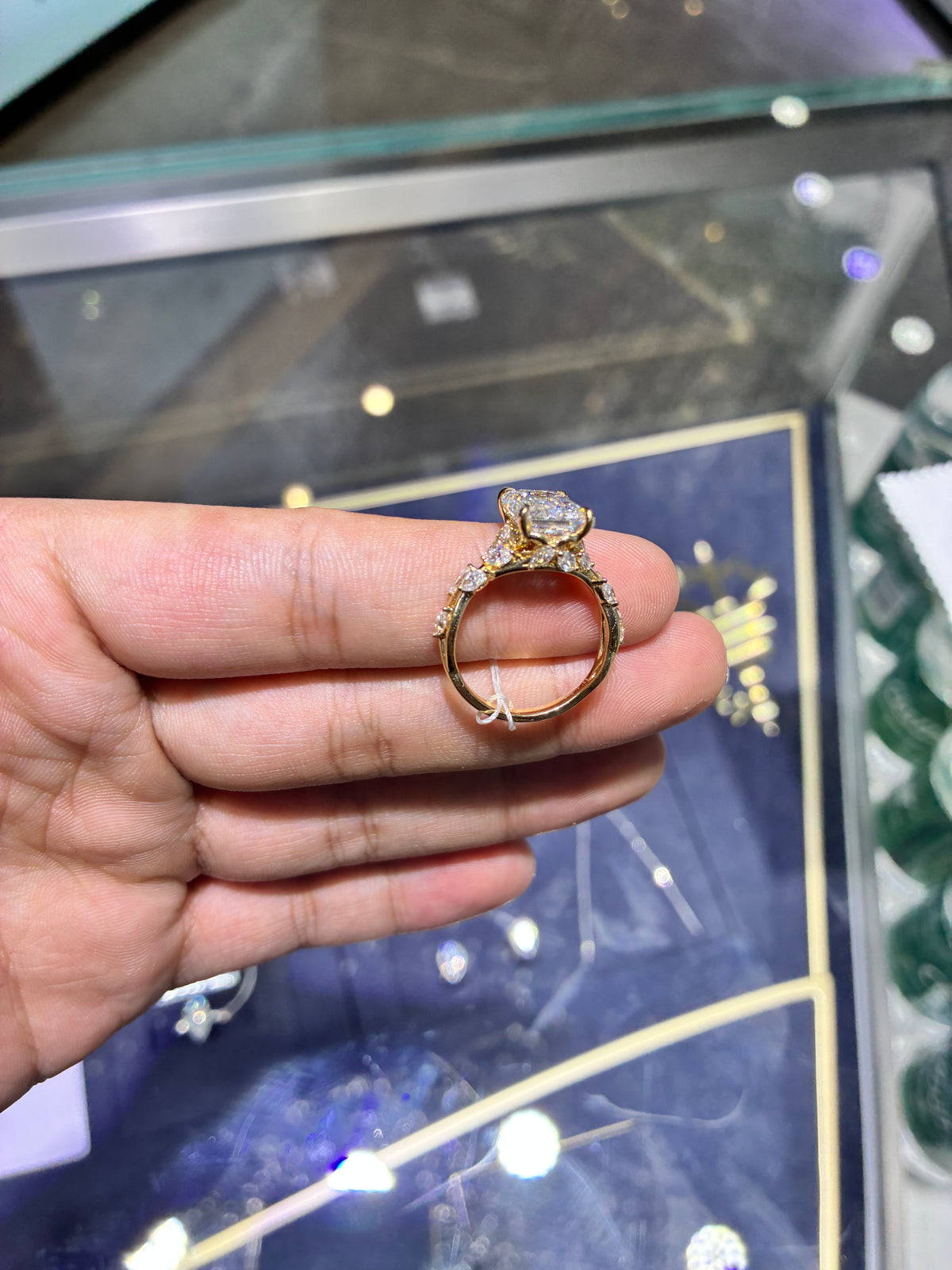For Omar ayar 14k yellow gold ring with 4.090ct E VS1 main diamond