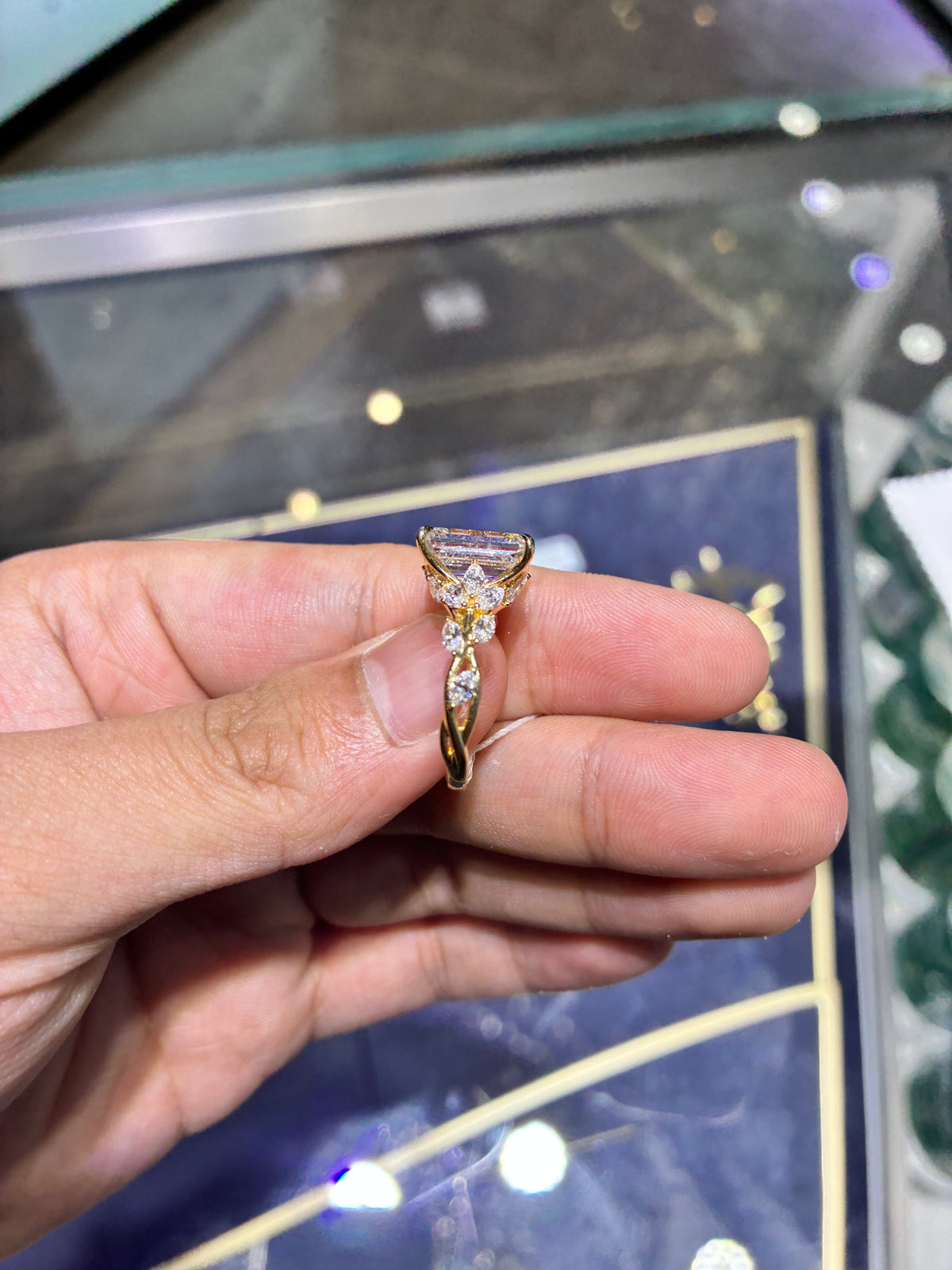 For Omar ayar 14k yellow gold ring with 4.090ct E VS1 main diamond