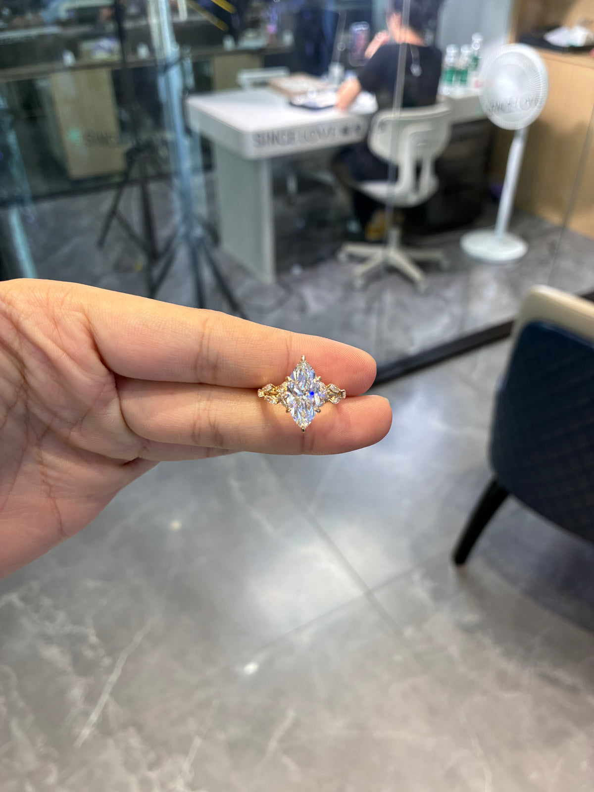 For Yoana 14k yellow gold ring with 3.020ct E VS1 main diamond And 1.183ct side diamonds