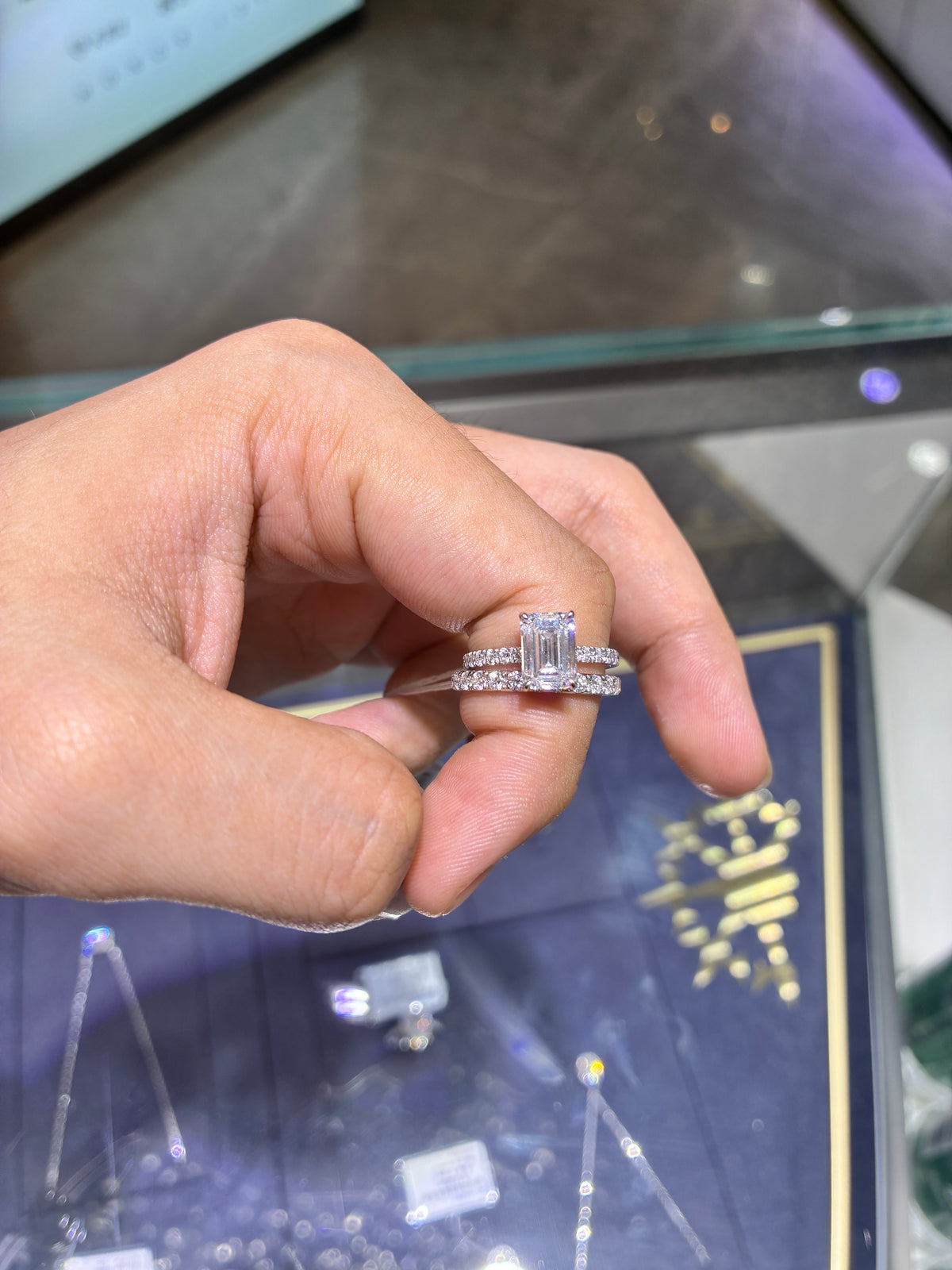 For roshellerose444 18k white gold ring(2ct D VVS2 main diamond)and 18k white gold band