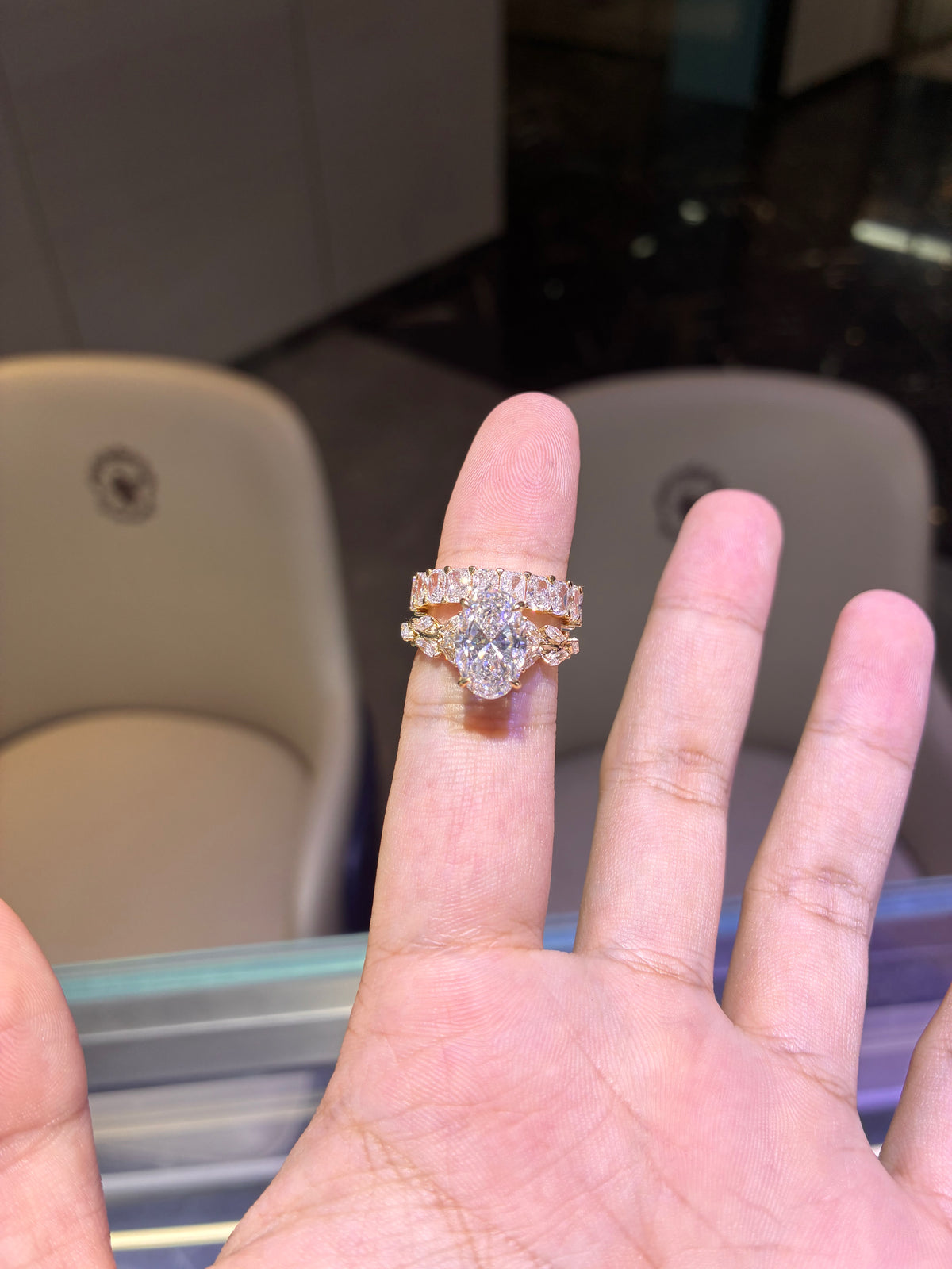 For Rebeca 18k yellow gold Oval ring And full radiant diamonds Band