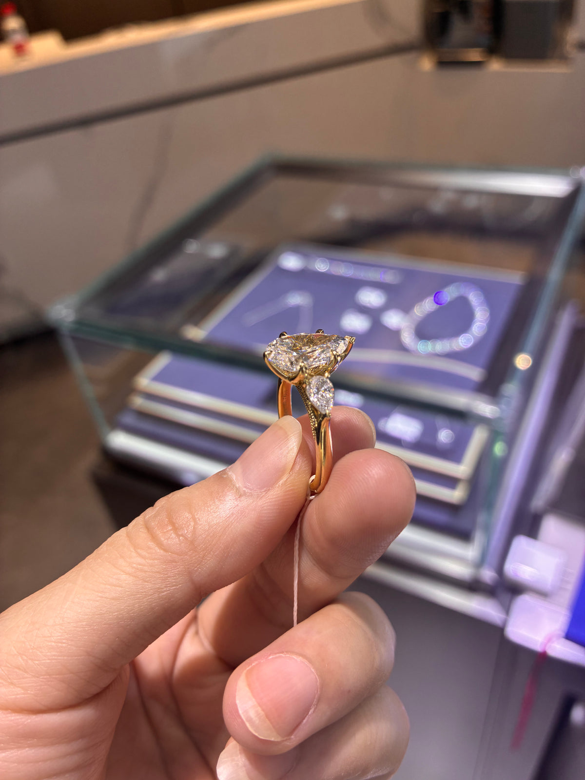For DiamondWorld （14K gold, 3.03 carats, E color, VS1 clarity.