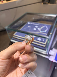 For DiamondWorld （14K gold, 3.03 carats, E color, VS1 clarity.