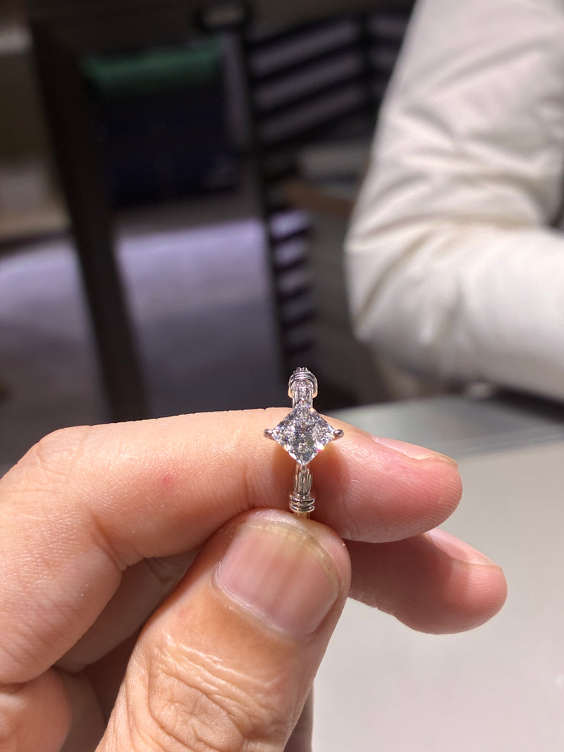 for Diva Dou （18k white gold 1ct Princess ring）