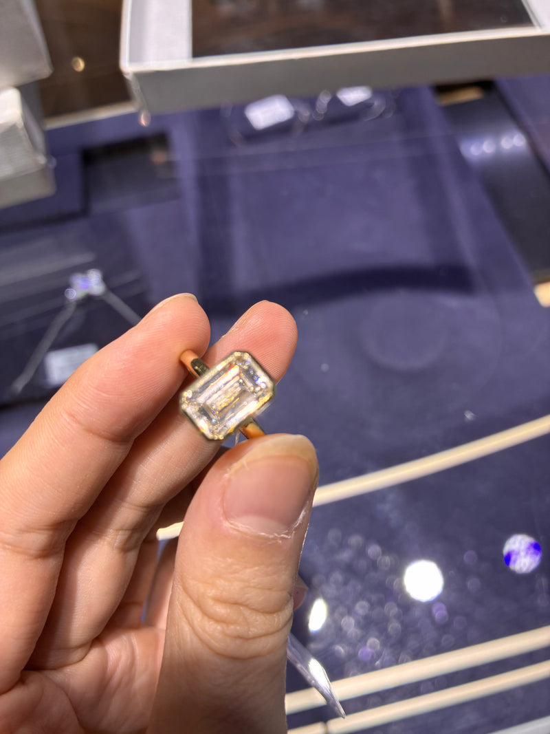 For Danielle Marie
（14k 3.06ct Emerald Cut, E color, VS1 clarity）