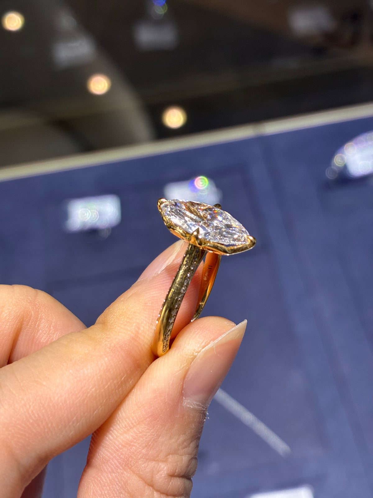 For Tahndrea0427 (Marquise cut, 2.6 carat, D color, VVS2 clarity, set in 18K gold ）