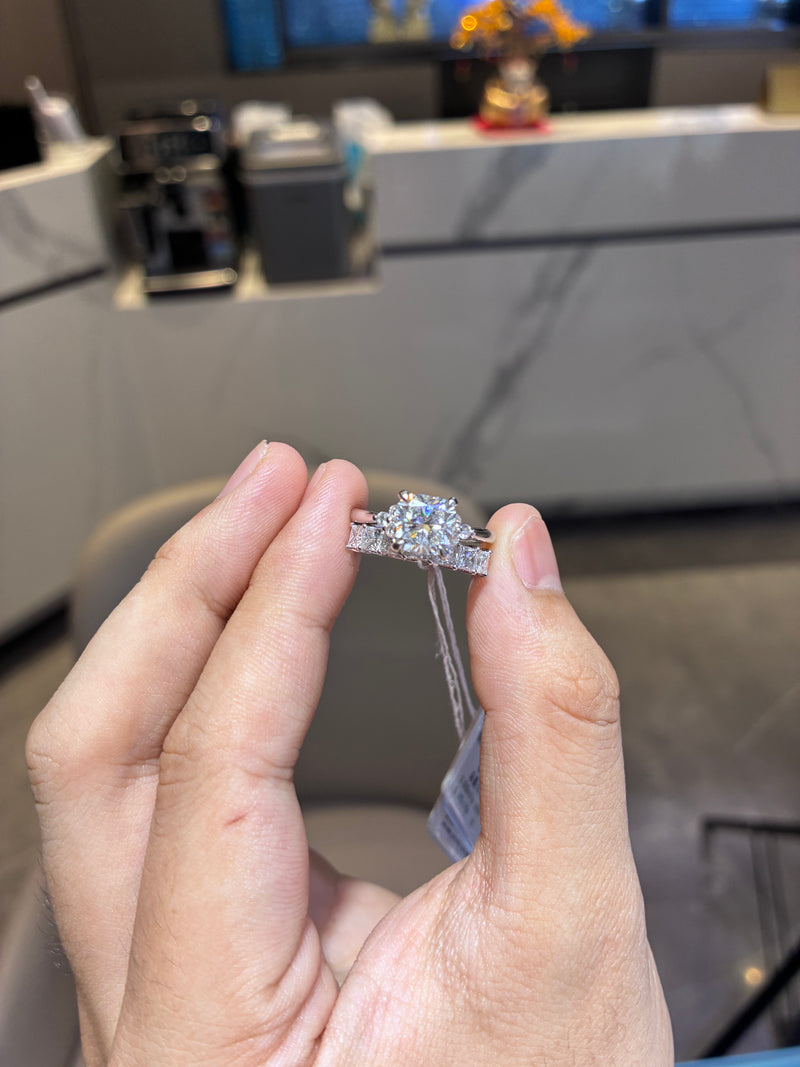 For Mexirican momma 18k white gold ring with 2.010ct main diamond And Platinum band with 1.131ct diamonds
