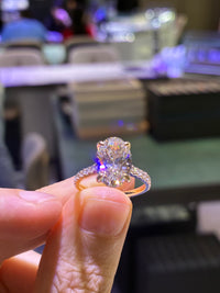 Deposit for customization Nicole Oval 3.7 carats E/VVS2 with 0.460 carats sidestones in White Platinum 950