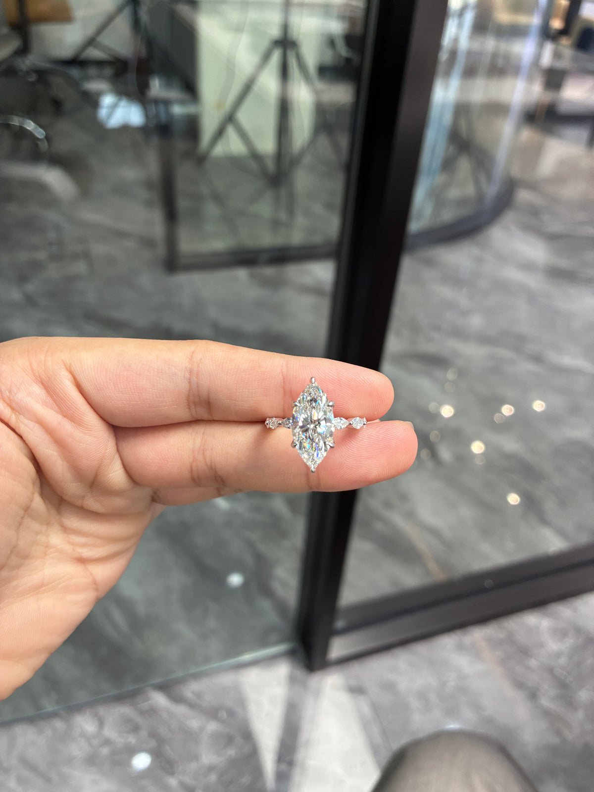 For its me 14k white gold ring with 4ct E vvs2 and 0.645ct side stones