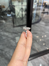 For its me 14k white gold ring with 4ct E vvs2 and 0.645ct side stones