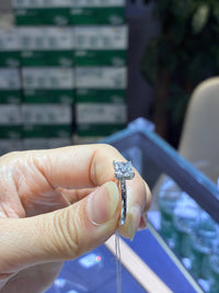 For Keshia （Princess cut, 18k, 1.06 carat, D color, VVS2.）
