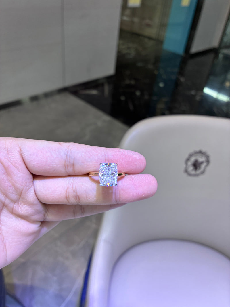 For Rise Reign Rule 18k yellow gold ring with 5.1ct E VS1 main diamond