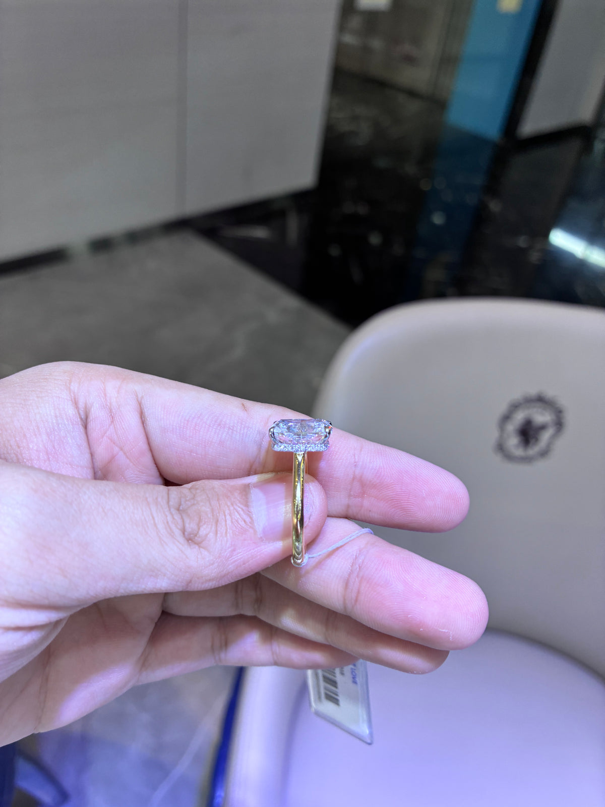 For Rise Reign Rule 18k yellow gold ring with 5.1ct E VS1 main diamond
