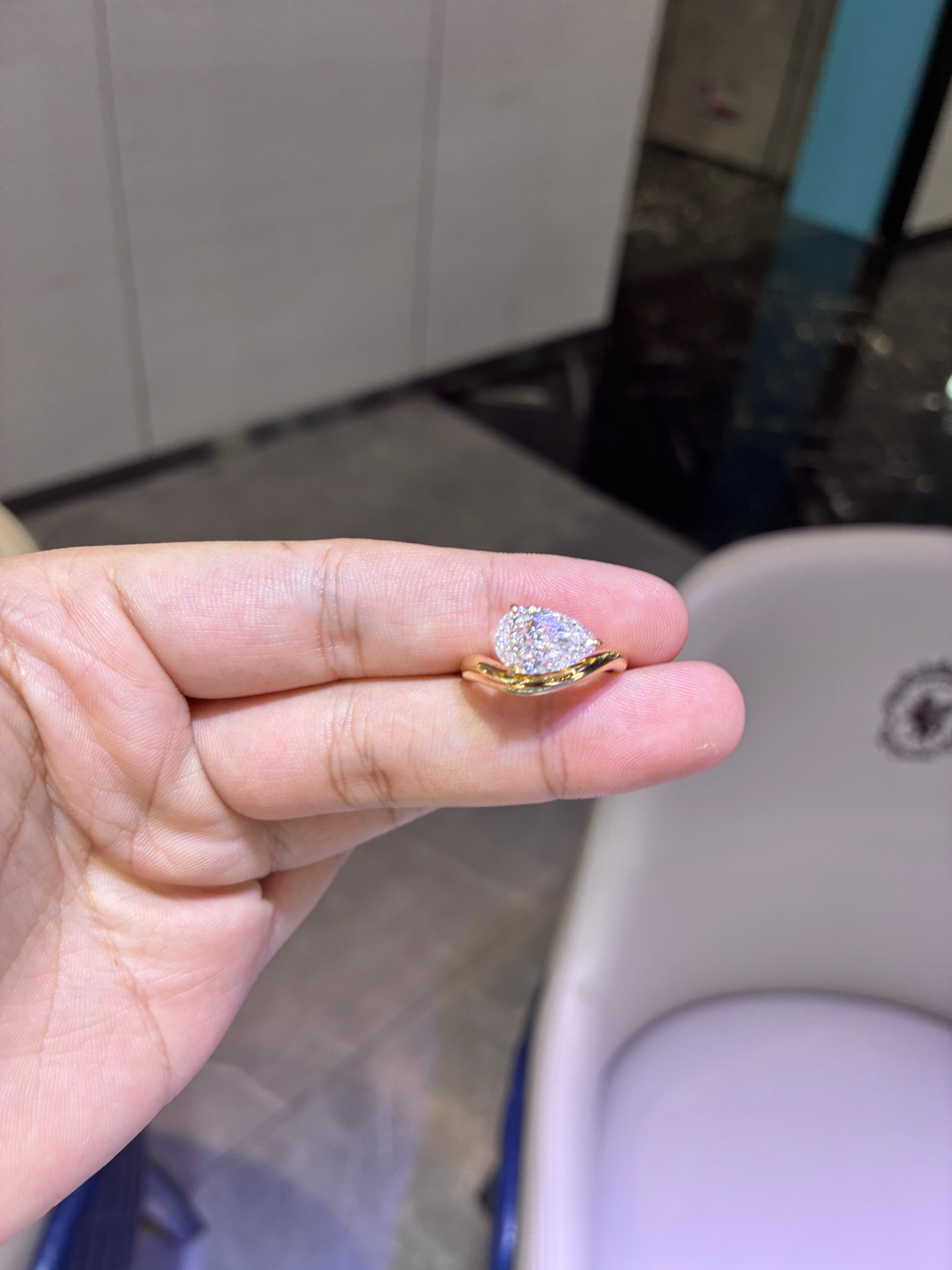 For Infinitybyray 18k yellow gold ring with 3ct Fancy yellow diamond