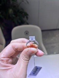For navaeeh (princess cut,18k,3.05ct E/VVs 2.)