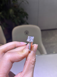 For navaeeh (princess cut,18k,3.05ct E/VVs 2.)