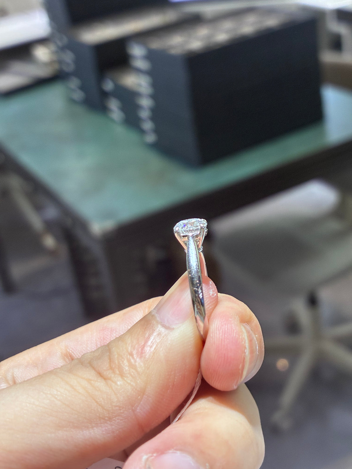 for Hanabiben （18k white gold round cut ring）