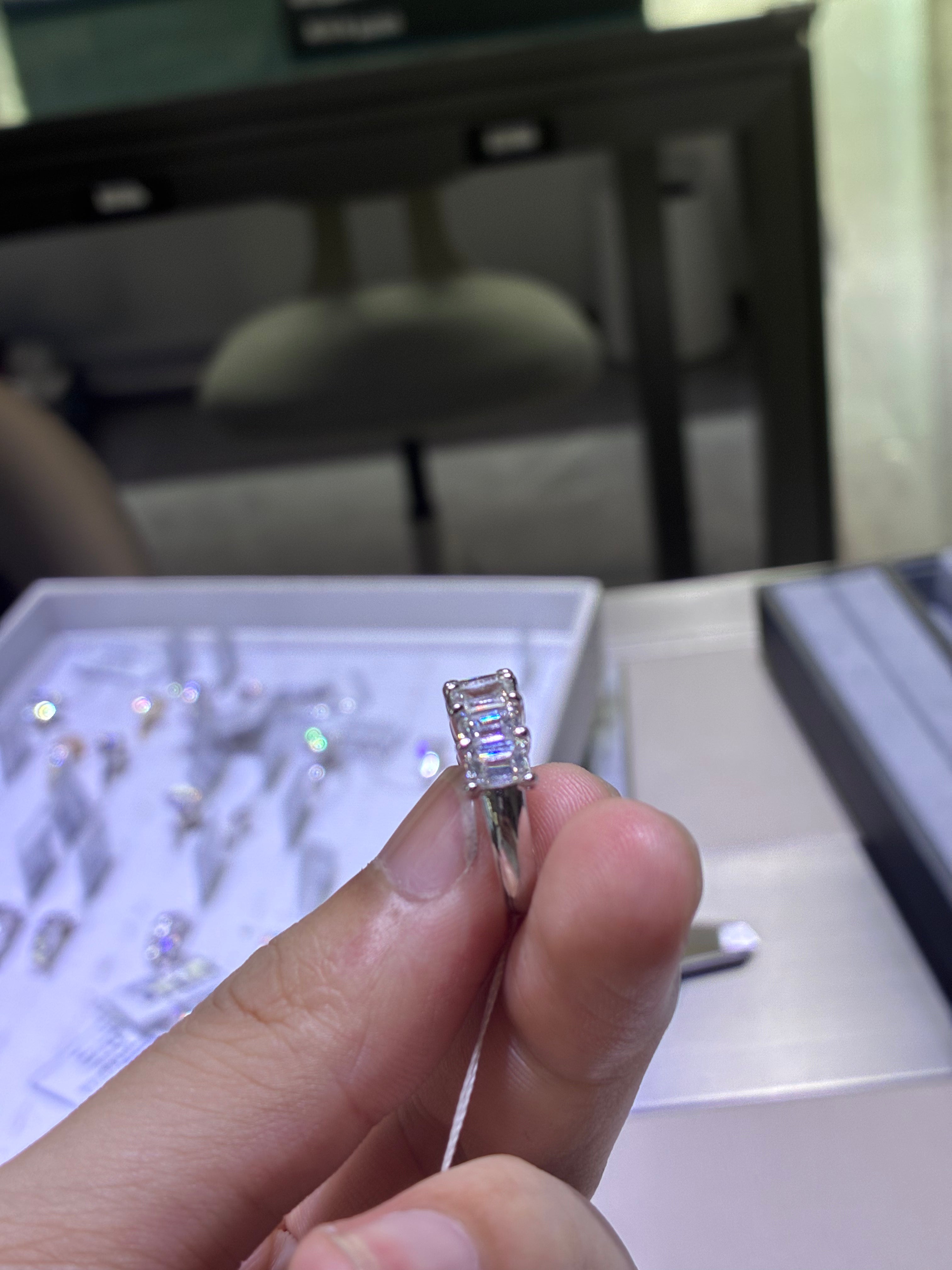 for Glittery Vision （18k white gold band）