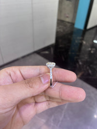 For Lara Lara 18k white gold ring with 5.070ct E vvs2 main diamond And 0.459ct side diamonds