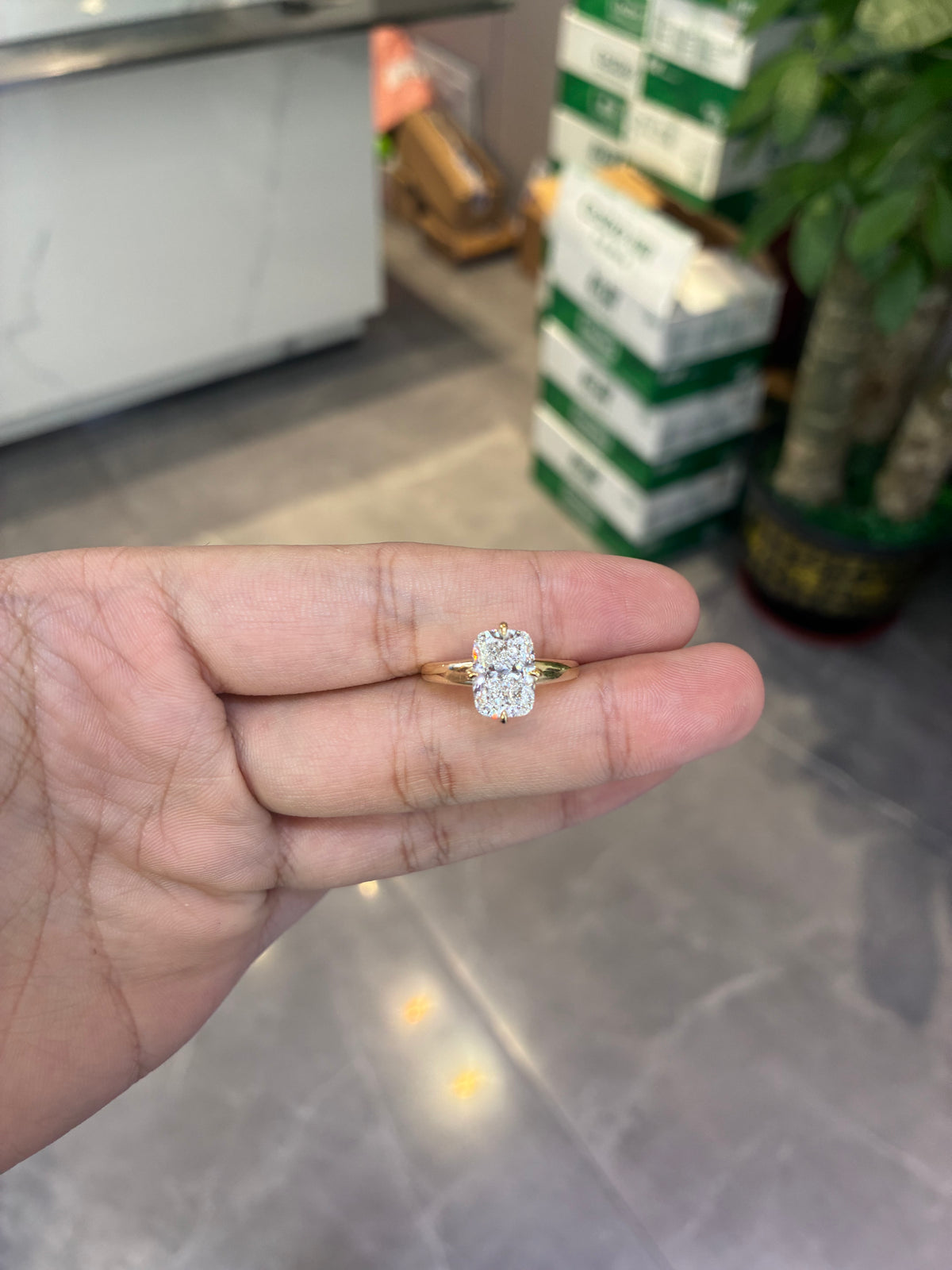 For julia 14k yellow gold ring with 3ct Evs1 diamond